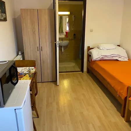 Hollo Vendeghaz * Szogliget